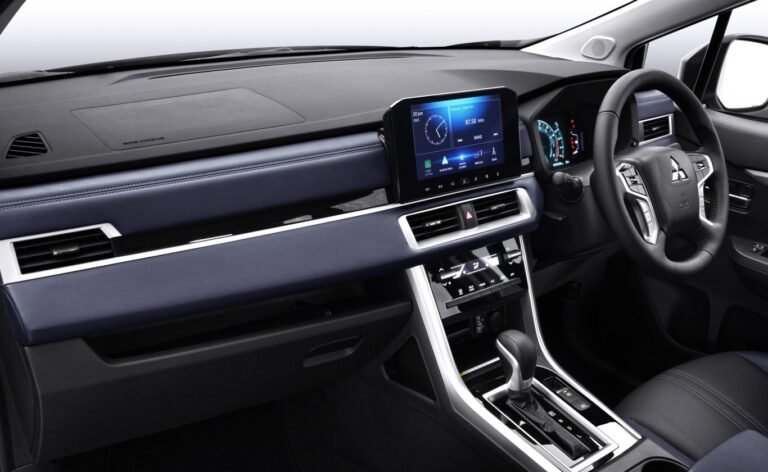 1660189777-horizontal-axis-design-dashboard-with-soft-pad-material-at-2xjpg.jpg